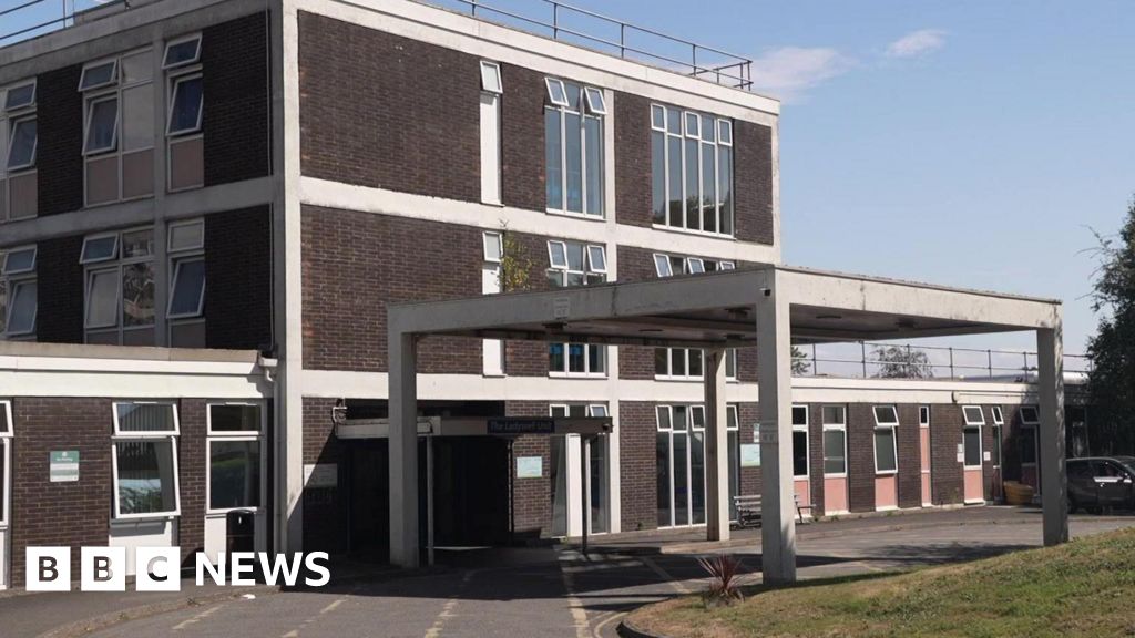 Twenty babies born since Barnstaple maternity unit closure Twenty babies born since Barnstaple maternity unit closure