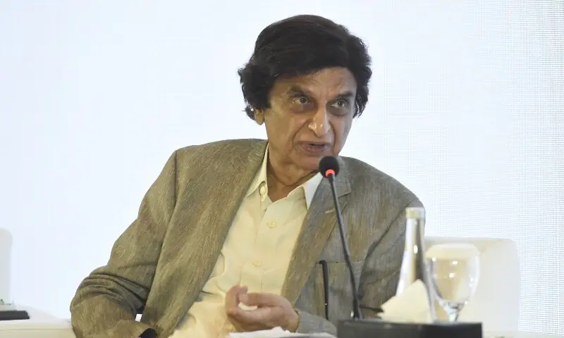 Satish Anand, the chairman of EverReady Pictures speaks at the conference. — White Star/ Tanveer Shahzad