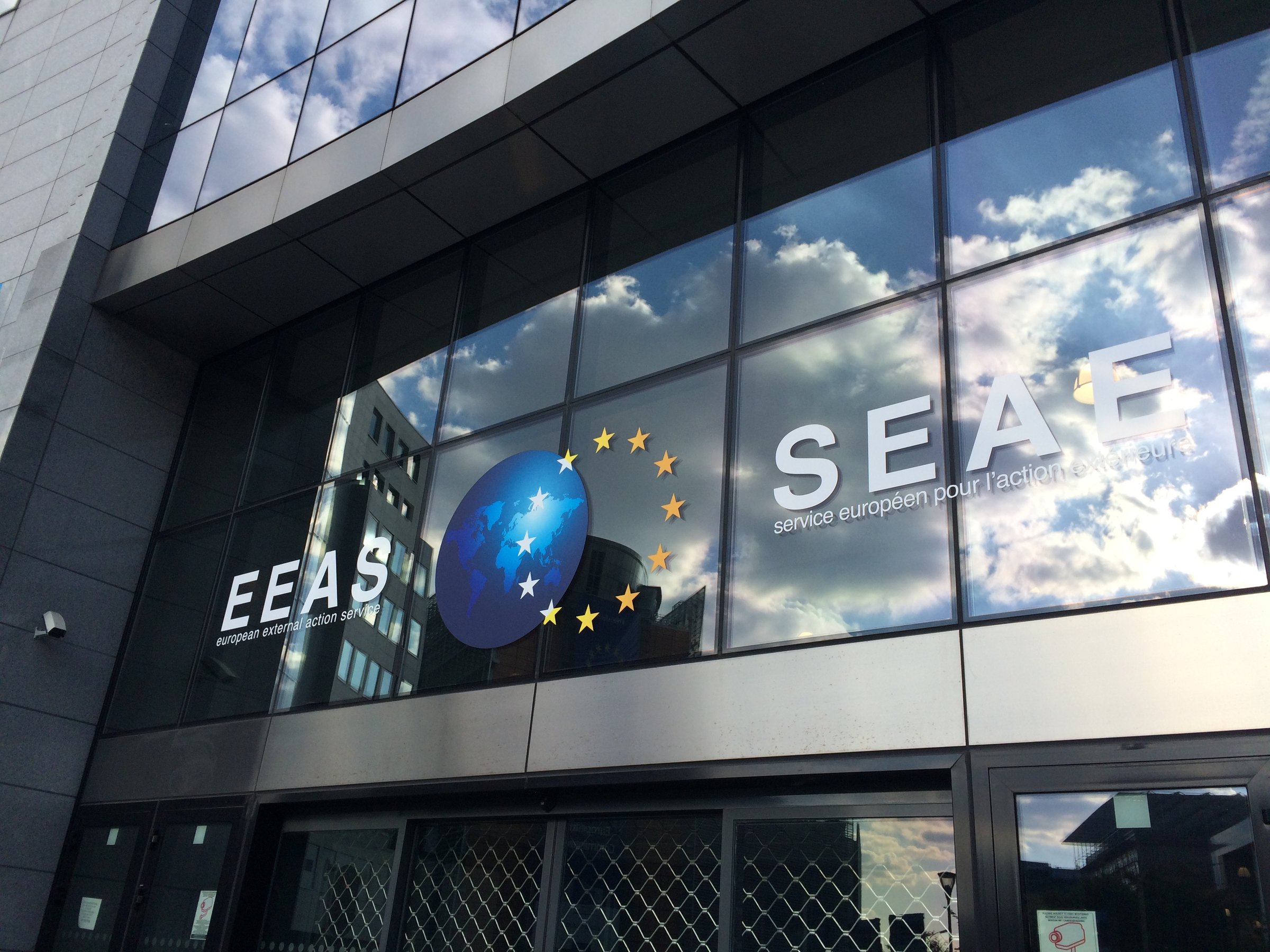 EU ombudsman Emma O'Reilly says the EEAS should "pay all of its trainees" (Photo: EUobserver)